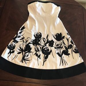 White House| BM Strapless dress